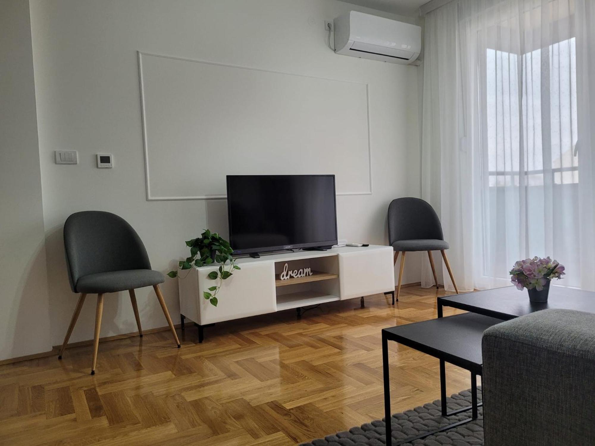 Apartman Ns Private Parking Apartment Нови Сад Екстериор снимка